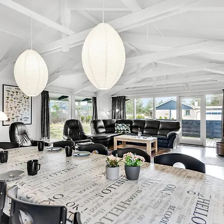 Five-bedroom In Blokhus