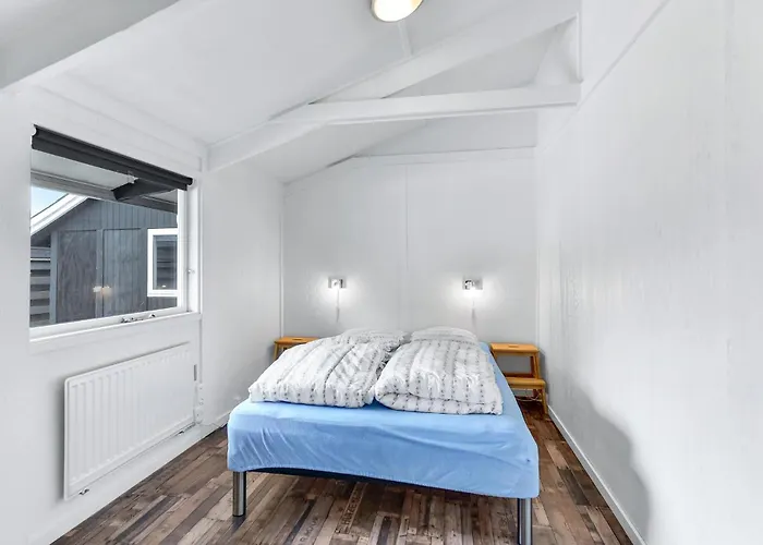 Five-bedroom In بيت للعطل
