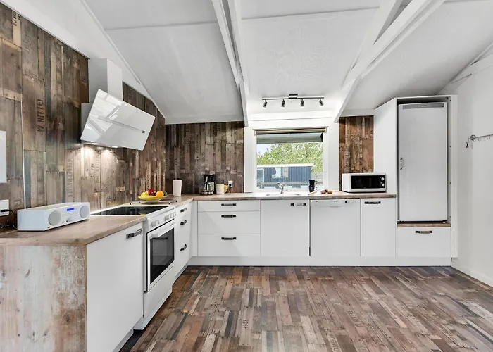 بيت للعطل Five-bedroom In *