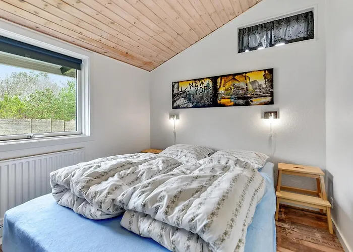 Five-bedroom In بيت للعطل